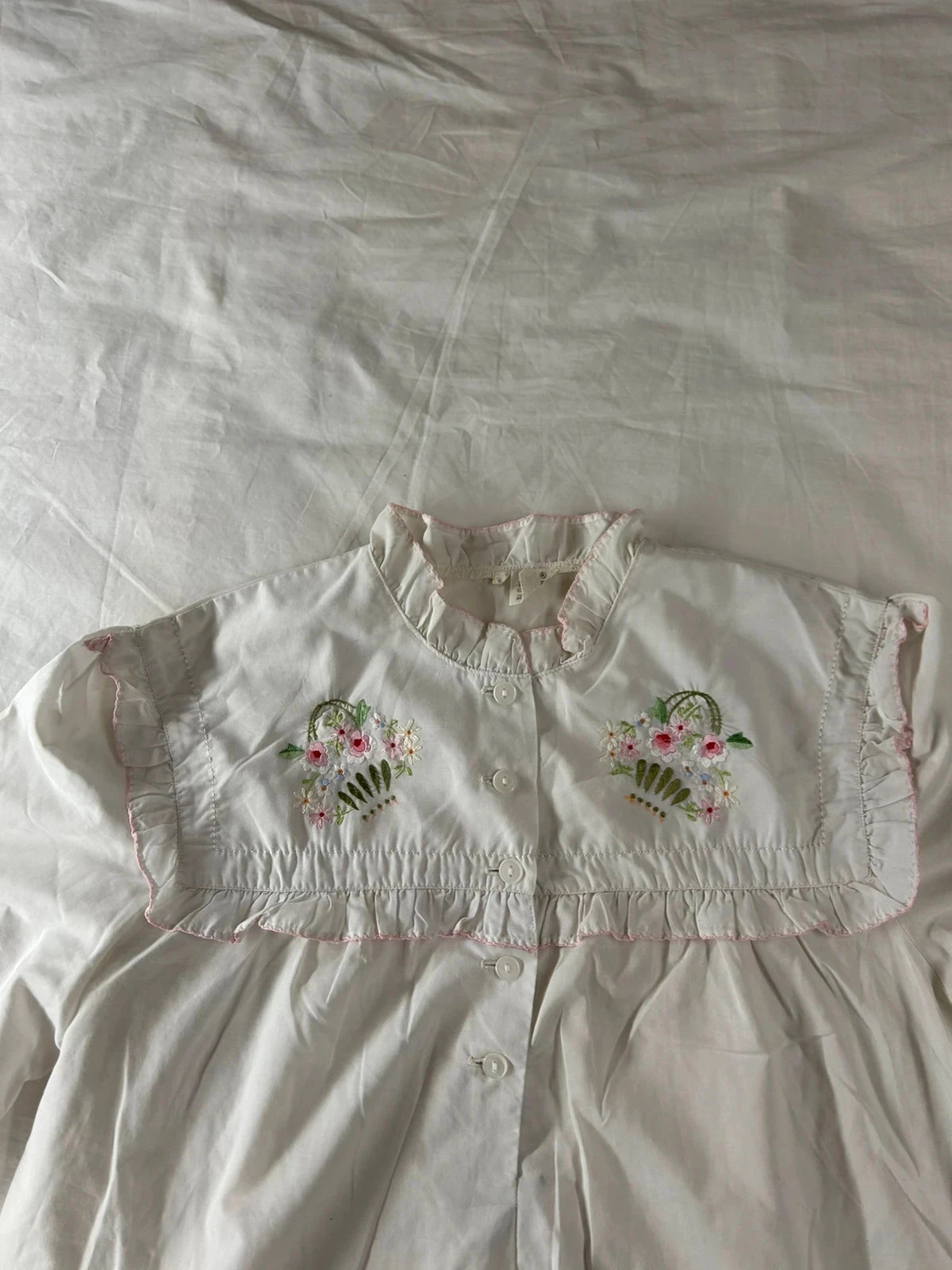White dress with vintage patterns – photo 5